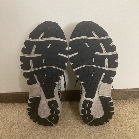 Brooks Adrenaline 20. Men’s size 9, Women’s 10.5 - Picture 6 of 8